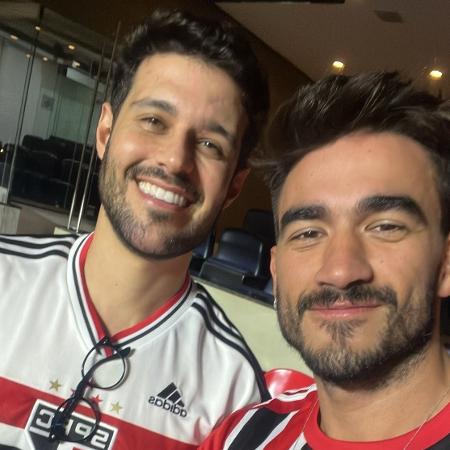 Ex-BBB marcou presença em São Paulo x Atlético-GO ao lado de Gui Napolitano - Reprodução/Twitter