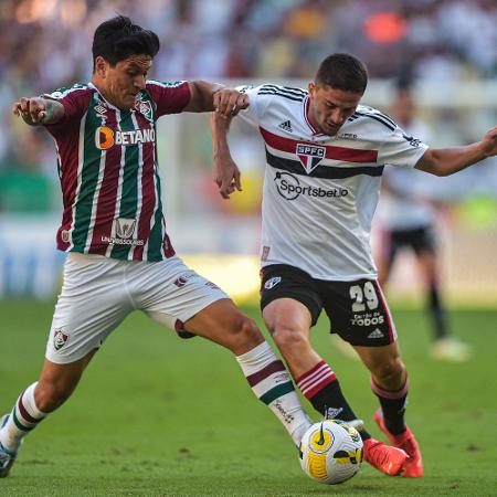Cano e Pablo Maia brigam pela bola em Fluminense x São Paulo, duelo do Campeonato Brasileiro - Thiago Ribeiro/AGIF