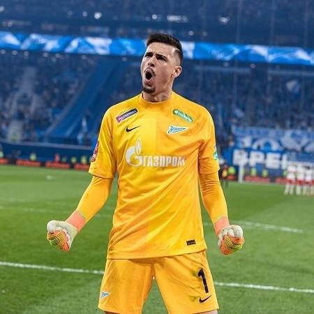 Goleiro Ivan celebra marca de 150 jogos pela Ponte Preta