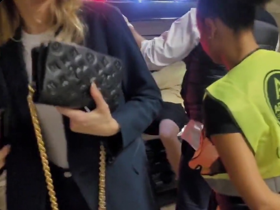 Não faça como Ronaldo: levar passageiro no porta-malas gera multa e riscos