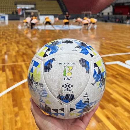 Bola oficial da Liga Nacional de Futsal - Reprodução/Instagram @lfnoficial