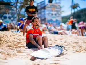 Surfe: Italo Ferreira vê rival brilhar e é eliminado nas quartas em Sunset