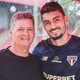 Rafael recebe visita do pai em treino do São Paulo após convocação para Copa América