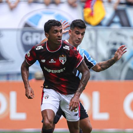 Luiz Gustavo marcou o gol do São Paulo contra o Grêmio pelo Brasileirão