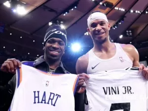 Vini Jr. acompanha vitória do Knicks na NBA e troca camisa com Josh Hart