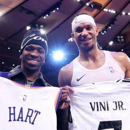 Vini Jr. e Hart trocam camisas em jogo do Knicks pela NBA - Luke Hales/AFP