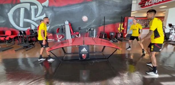 RIXA NO FLAMENGO! Futmesa gera polêmica e divide opiniões no CT!