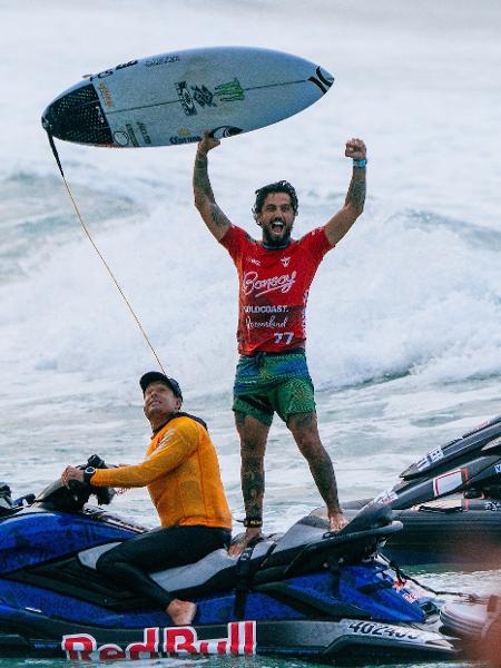 Filipe Toledo celebra vitória no Bonsoy Gold Coast Pro - Andrew Shield/WSL