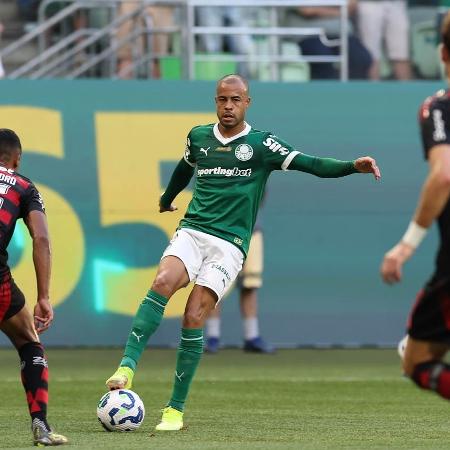 Mayke foi um dos piores em campo do Palmeiras contra o Flamengo Mayke foi um dos piores em campo do Palmeiras contra o Flamengo
