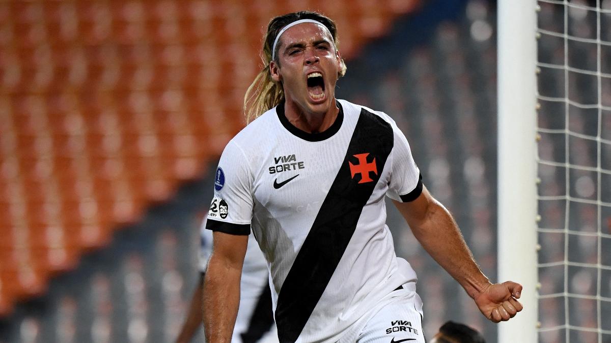 Spinelli marca no fim, e Vasco arranca empate com Medellín na Sul-Americana