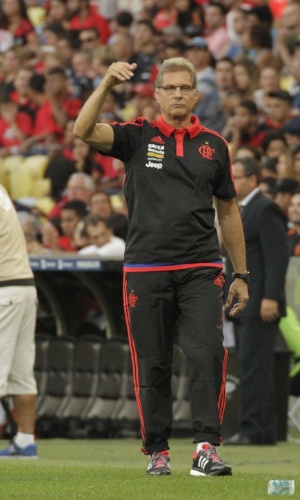 Oswaldo de Oliveira comanda o Flamengo na estreia com vitória por 2 a 1 sobre o São Paulo
