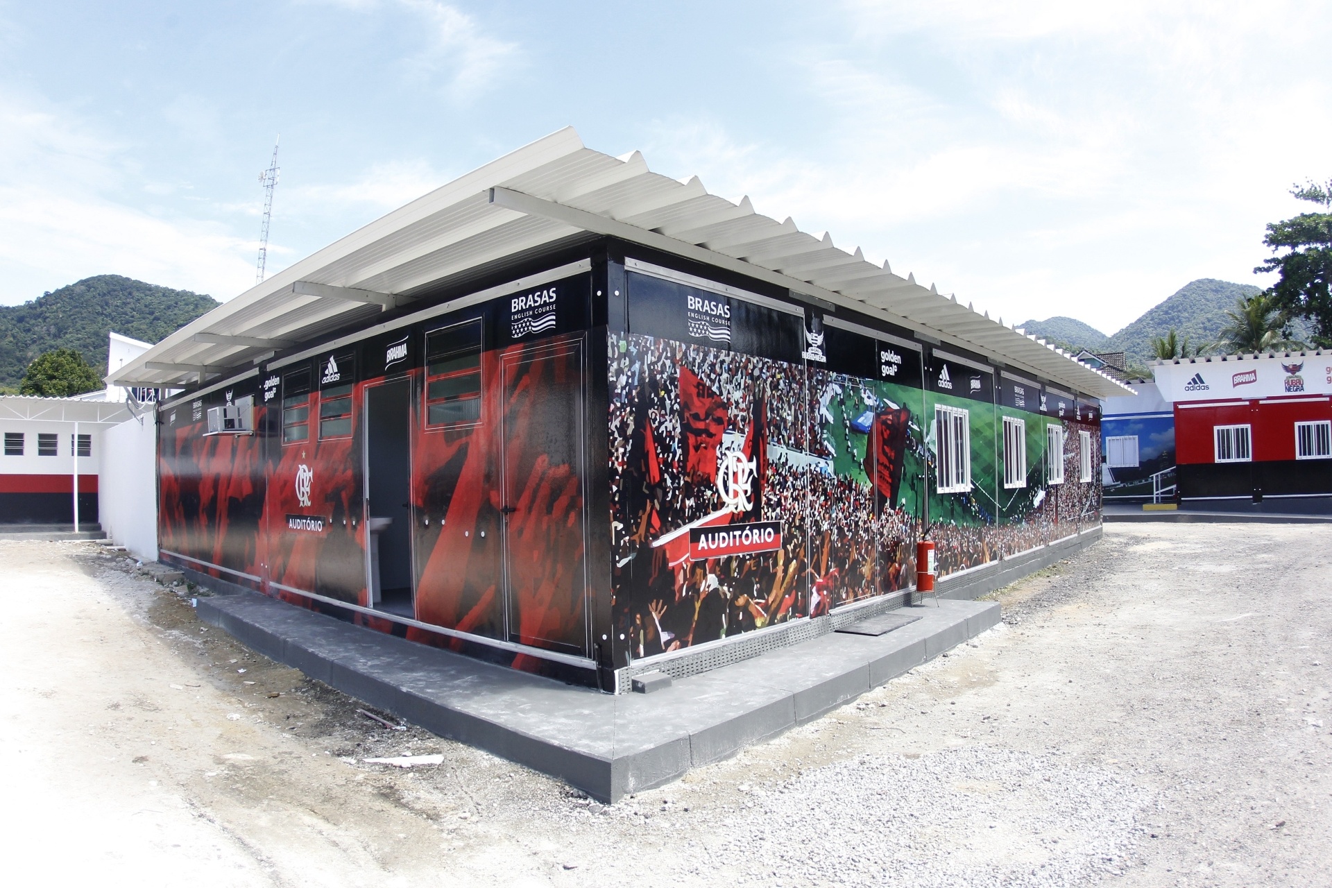 O detalhe da parte externa do auditório e que também serve como sala de imprensa no Ninho do Urubu - Gilvan de Souza/ Flamengo