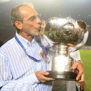Jorvan Vieira, então técnico da seleção do Iraque, comemora título da Copa da Ásia em 2007 - Arquivo pessoal - Arquivo pessoal