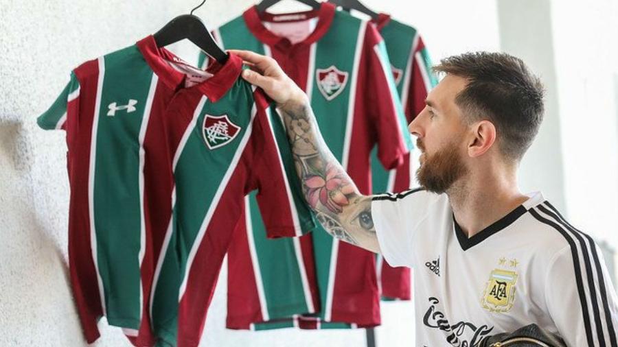 Messi pega camisa personalizada do Fluminense: Tricolor busca novo fornecedor de material - @FluminenseFC/Twitter