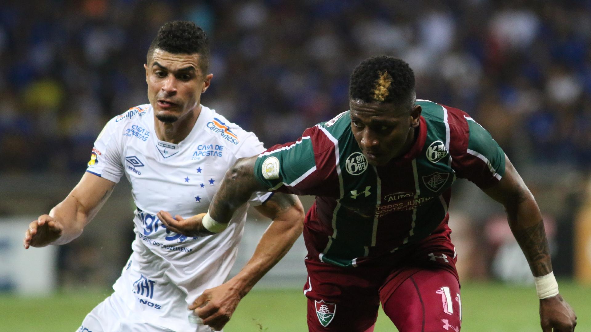 Egídio e Yony, durante partida entre Cruzeiro e Fluminense