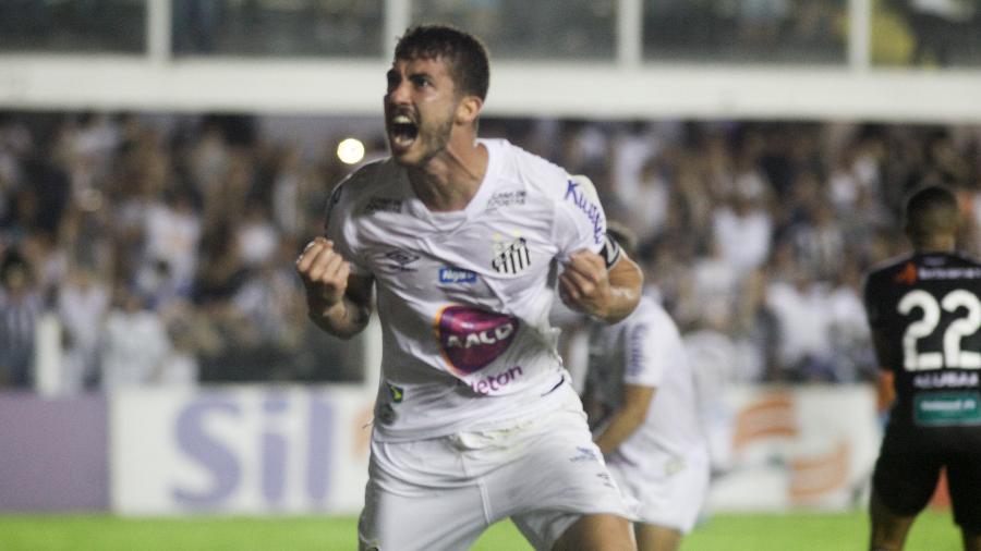 Gustavo Henrique comemora gol da vitória do Santos sobre o Ceará na Vila Belmiro - Fernanda Luz/AGIF