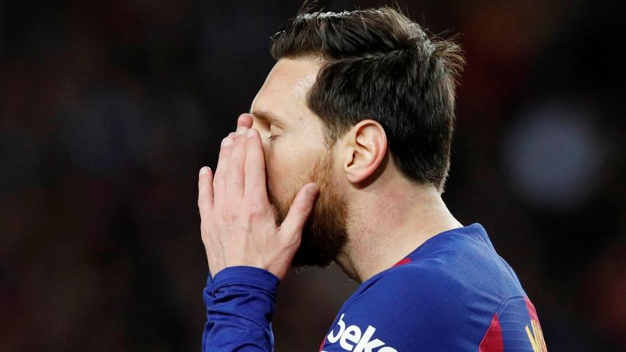 Lionel Messi lamenta chance desperdiçada em jogo do Barcelona contra Real Sociedad - REUTERS/Albert Gea