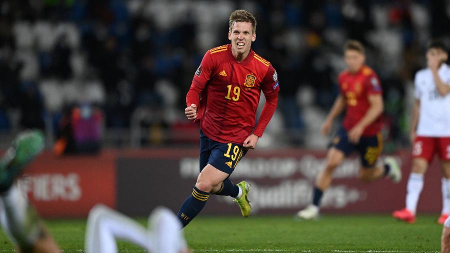 Dani Olmo comemora gol da vitória da Espanha nas Eliminatórias - Kirill Kudryavtsev/AFP