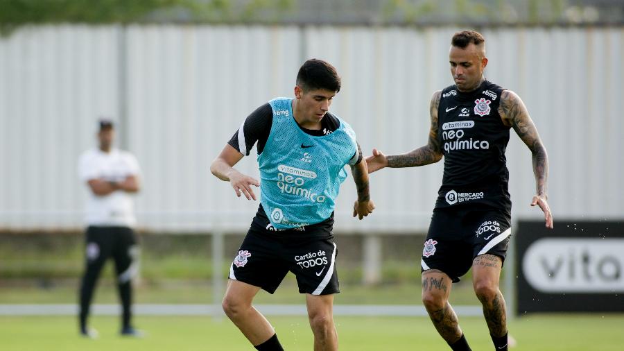 Araos e Luan participam da atividade dos reservas do Corinthians no CT Joaquim Grava - Rodrigo Coca/ Ag. Corinthians 