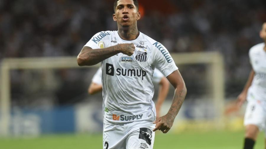 Raniel, jogador do Santos, comemora o gol contra o Atlético-MG no Mineirão pelo Campeonato Brasileiro de 2021 - Ivan Storti/Santos FC