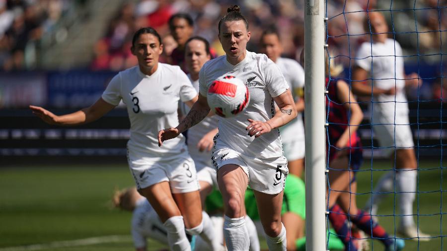 Zagueira de 25 anos da seleção feminina da Nova Zelândia viveu dia para lá de infeliz contra os EUA - Brad Smith/ISI Photos/Getty Images