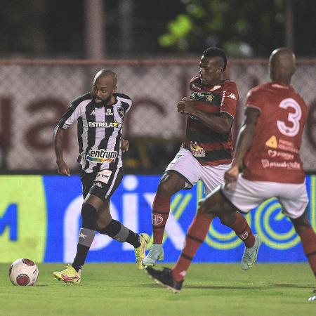 Chay, do Botafogo durante partida contra o Portuguesa, no Carioca 2022 - Thiago Ribeiro/AGIF