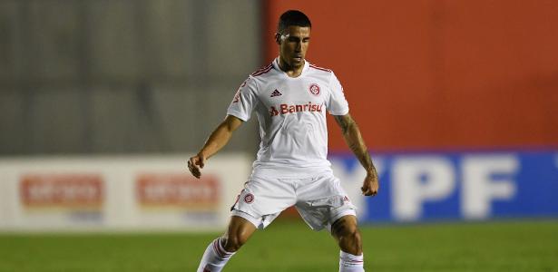 Gabriel, do Inter, em jogo contra o Globo pela Copa do Brasil