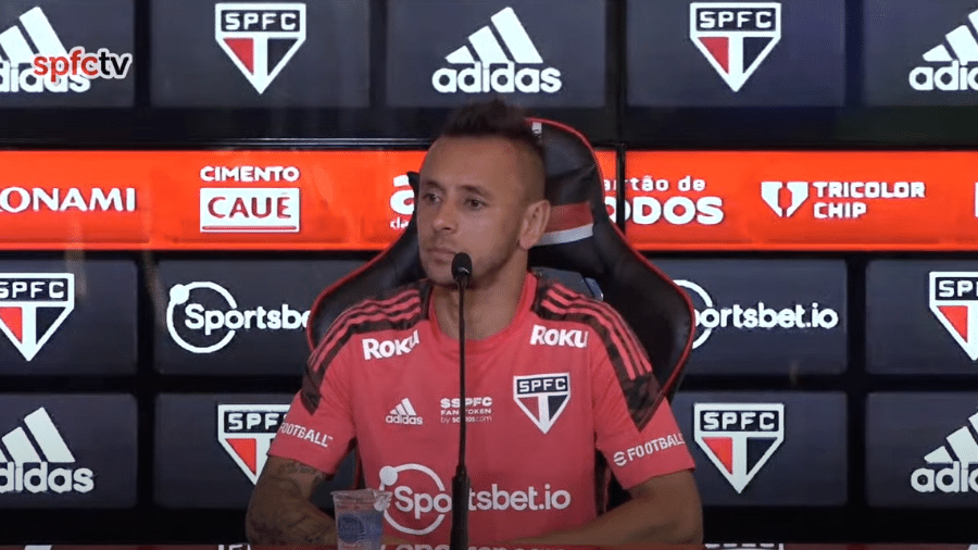Rafinha, jogador do São Paulo, em coletiva de imprensa - Reprodução/São Paulo FC/YouTube