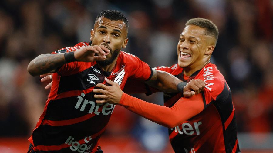 Alex Santana comemora gol do Athletico na partida contra o Palmeiras - Rodolfo Buhrer/Reuters