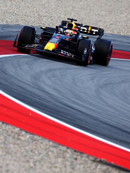 Max Verstappen, da Red Bull, no primeiro dia de treinos para o GP da Espanha - Mark Thompson/Getty Images