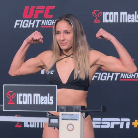 Jaqueline Amorim, em pesagem pelo UFC