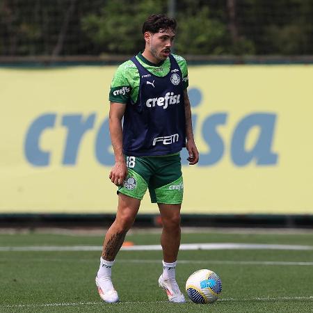 Maurício, do Palmeiras, durante treinamento na Academia de Futebol