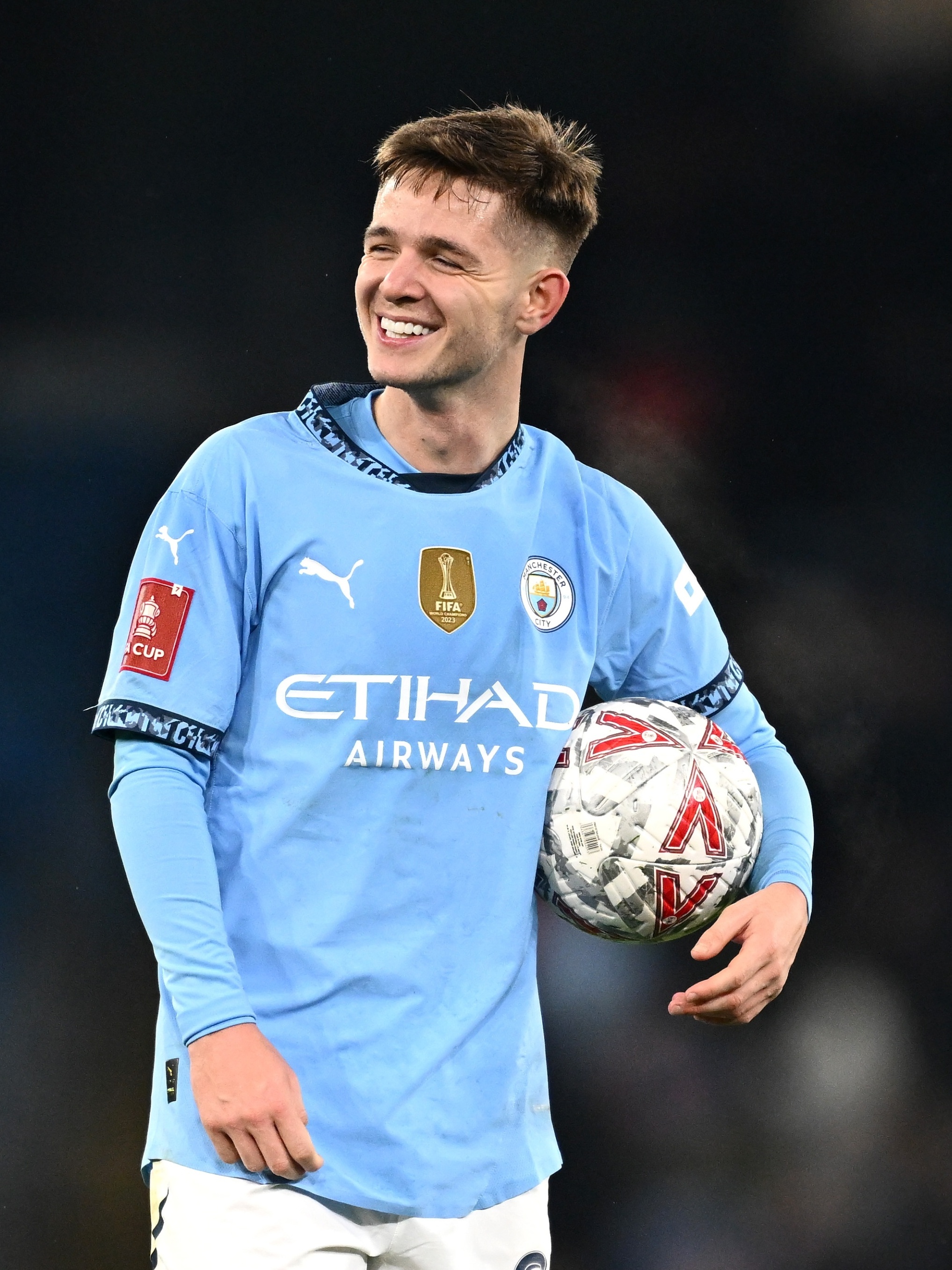 Manchester City dá show com reservas e vence por 8 a 0