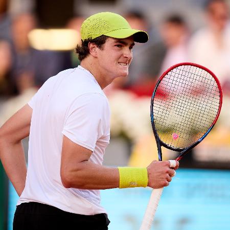 João Fonseca comemora ponto em sua estreia no Masters 1000 de Madrid - Divulgação/X/MutuaMadridOpen