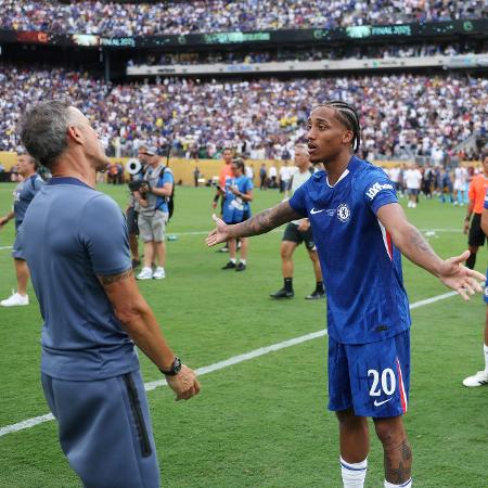 Luis Enrique e João Pedro se estranham após vitória do Chelsea sobre o PSG na final do Mundial de Clubes Luis Enrique e João Pedro se estranham após vitória do Chelsea sobre o PSG na final do Mundial de Clubes
