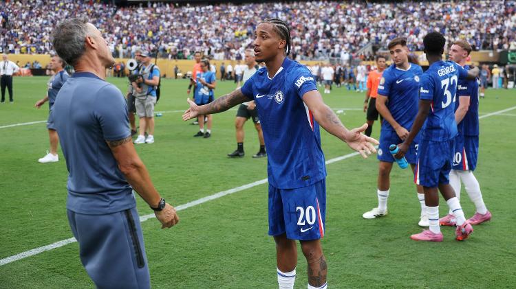 Luis Enrique e João Pedro se estranham após vitória do Chelsea sobre o PSG na final do Mundial de Clubes Luis Enrique e João Pedro se estranham após vitória do Chelsea sobre o PSG na final do Mundial de Clubes