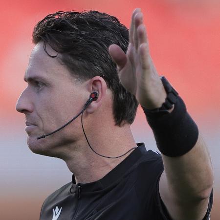 Ramon Abatti Abel foi o árbitro do clássico entre São Paulo e Palmeiras no Brasileirão Ramon Abatti Abel foi o árbitro do clássico entre São Paulo e Palmeiras no Brasileirão