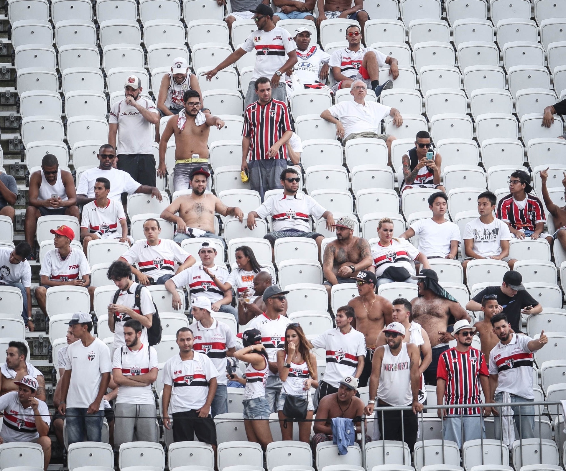 Imagem da torcida do São Paulo, que compareceu na Arena para o clássico contra o Corinthians, pelo Paulistão - Ricardo Nogueira/Folhapress