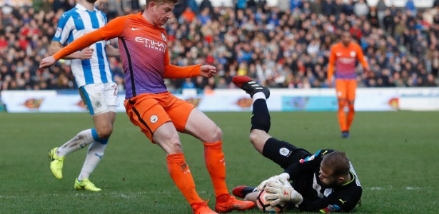 Joe Coleman foi o grande nome do Huddersfield Town - Reuters / Lee Smith - Reuters / Lee Smith