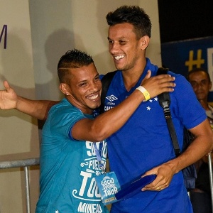 Gari recebe cartão de sócio do Cruzeiro - Washington Alves/Light Press/Cruzeiro - Washington Alves/Light Press/Cruzeiro