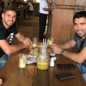 Gabriel e seu empresário, Frederico Faria, se reuniram recentemente com Deco - undefined