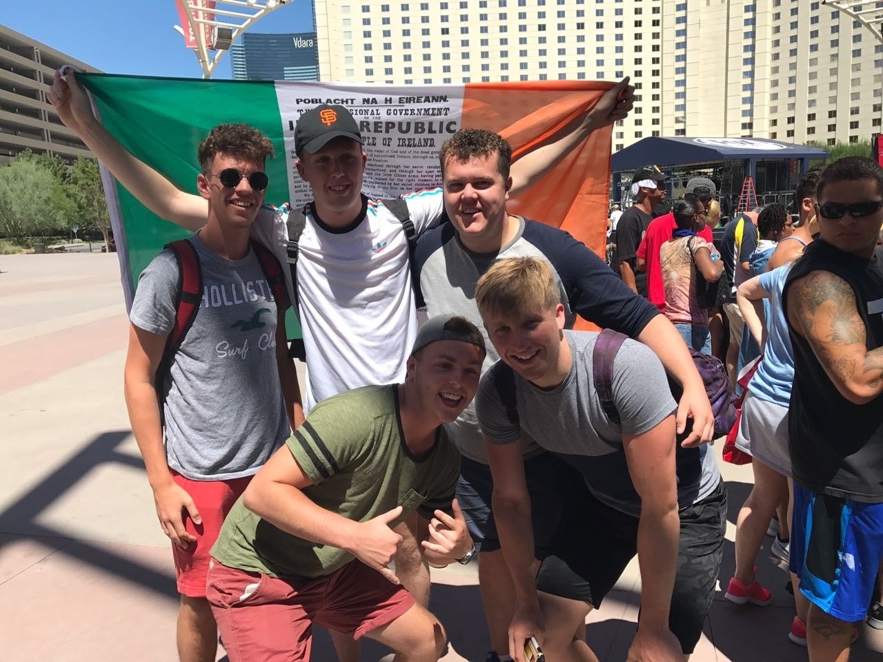 Torcedores irlandeses já estão em Las Vegas para torcer por Conor McGregor - Jorge Corrêa/UOL