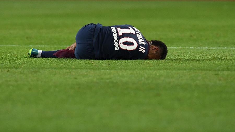 Neymar sofreu com lesões recentes no PSG e revelou que teve "momentos de questionamento" - Franck Fife/AFP