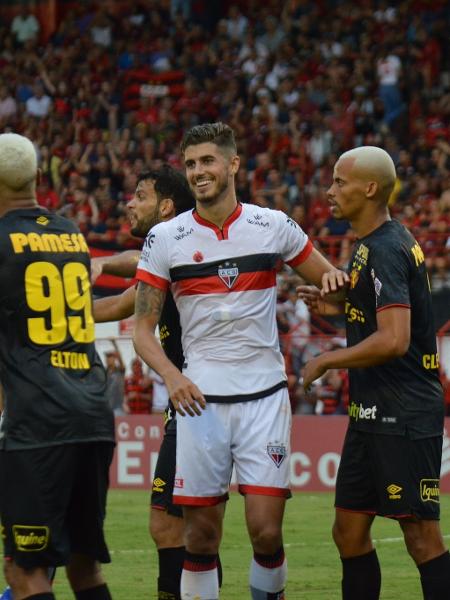 Centroavante Pedro Raul, que estava no Atlético-GO, é o novo reforço do Botafogo - Foto: Paulo Marcos / Atlético-GO