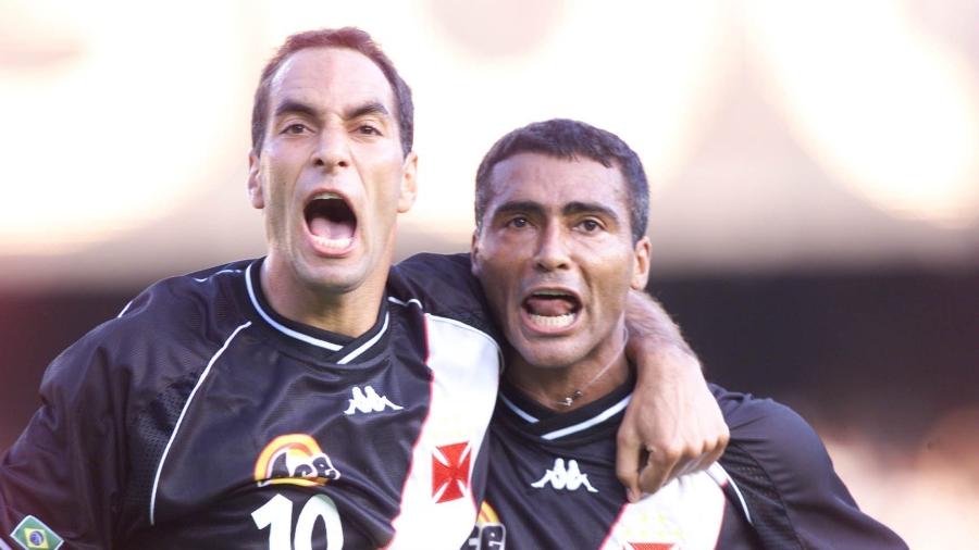 Edmundo e Romário em uma das cenas épicas de união: vitória do Vasco sobre Manchester United no Mundial de 2000 - Antônio Gaudério/Folhapress