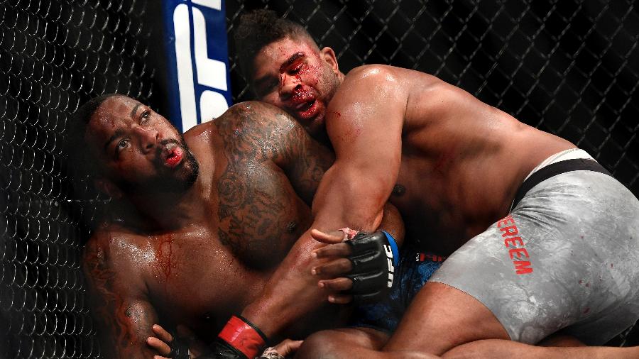 Overeem consegue reviravolta e nocauteia Walt Harris no UFC Jacksonville - Getty Images
