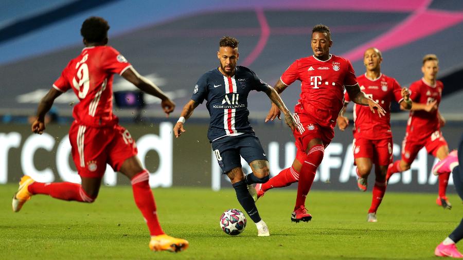 Jogadores do Bayern pressionam Neymar, do PSG: SBT e TNT Sports vão exibir torneio nos próximos três anos - Pool/Getty Images