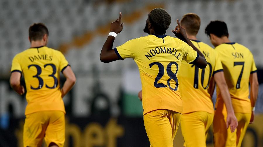 Tanguy Ndombele comemora o gol pelo Tottenham  - Nikolay Doychinov/Getty Images