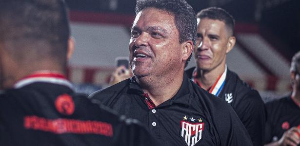 Presidente do Atlético-GO critica arbitragem e denuncia possível máfia no futebol