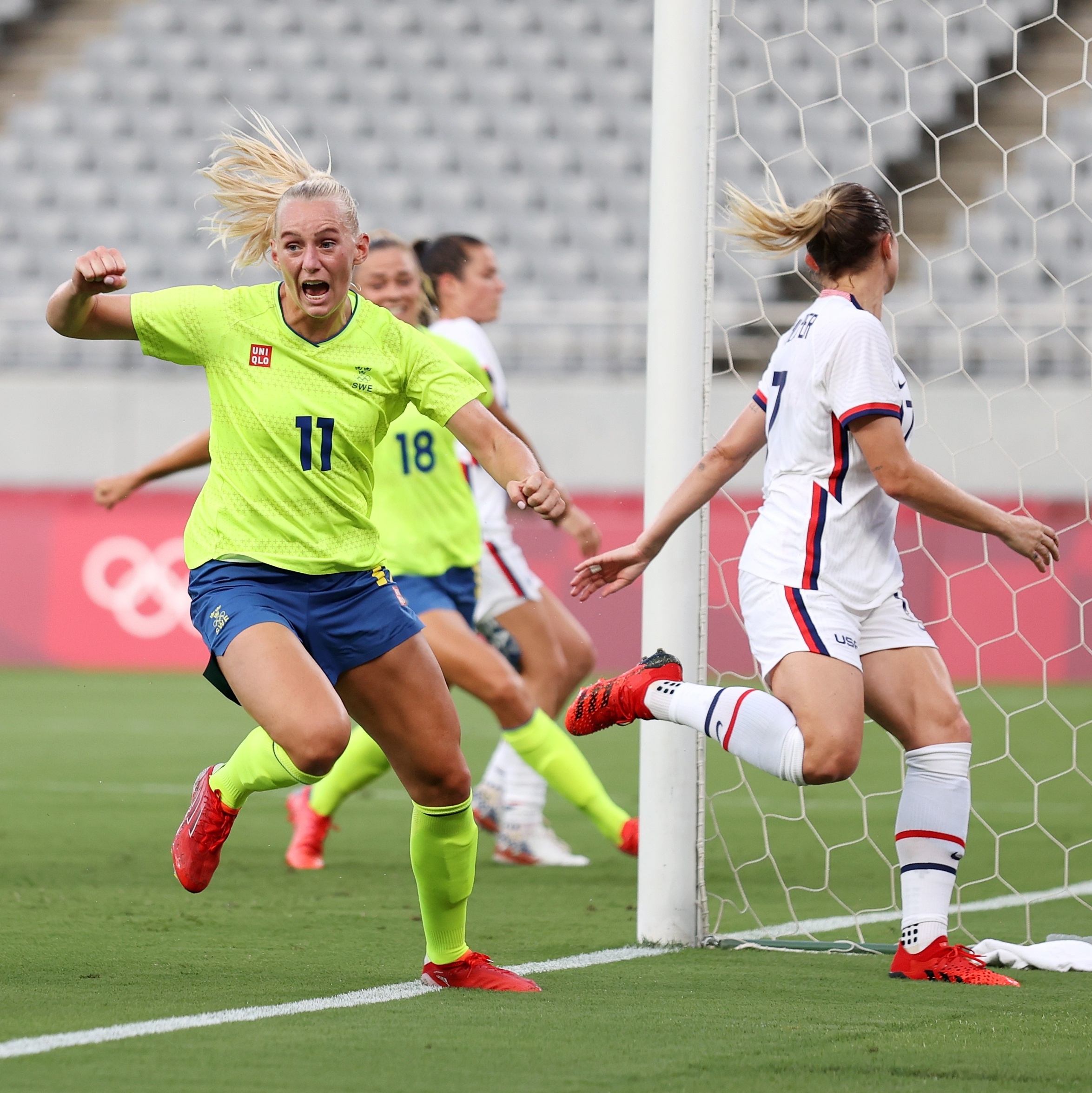 File:Futebol feminino olímpico- Brasil e Suécia no Maracanã